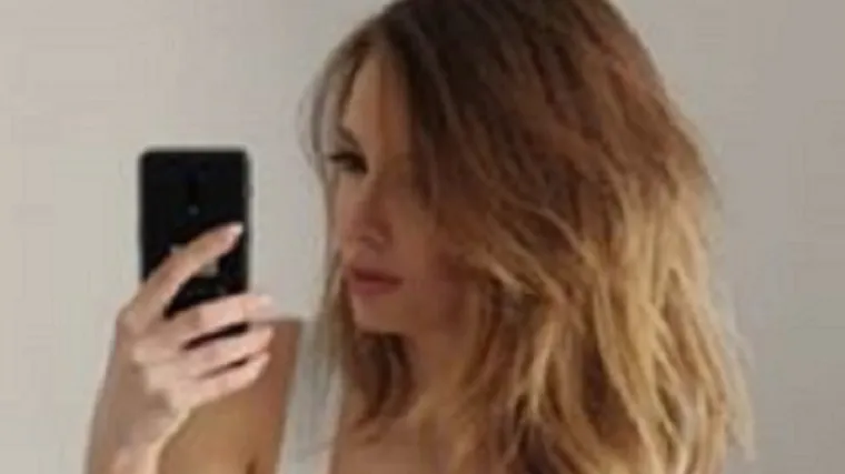 U pripijenoj majici pokazala duboki dekolte