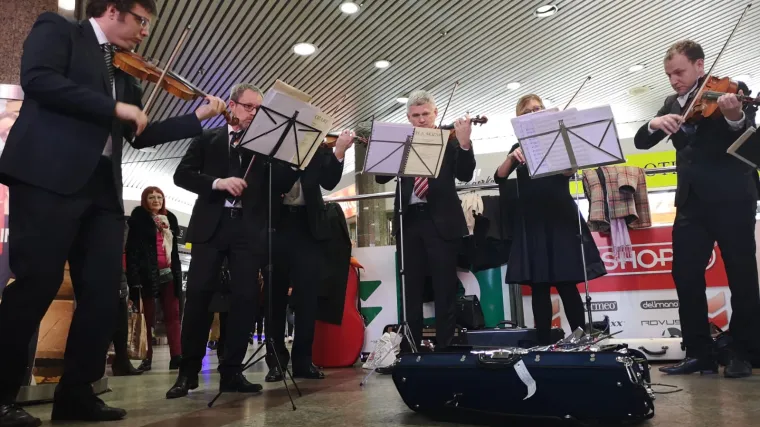 VIDEO Poklon za Valentinovo: Zagrebački solisti odu&scaron;evili građane, nisu zaboravili ni Dinamo