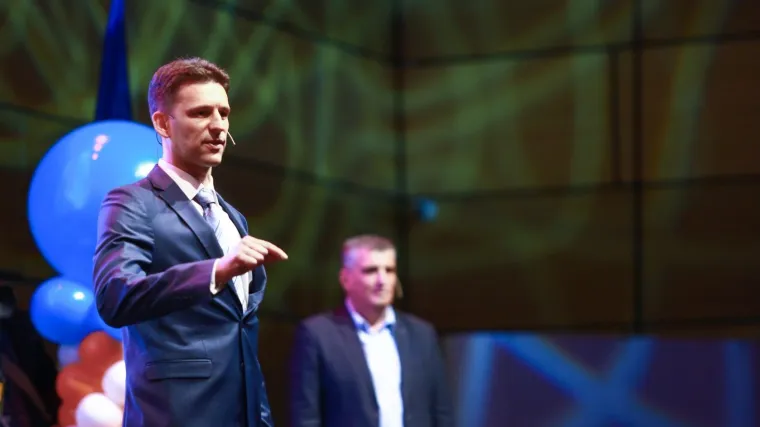 'Možete birati boriti se ili tiho umrijeti jer ova lažna stabilnost je savršena lopovska ravnoteža'