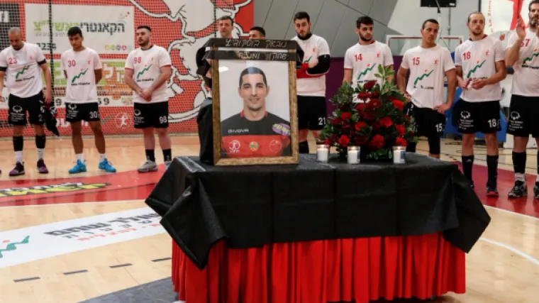 Hapoel se oprostio od svog rukometa&scaron;a koji je počinio samoubojstvo, trener nije mogao obuzdati suze