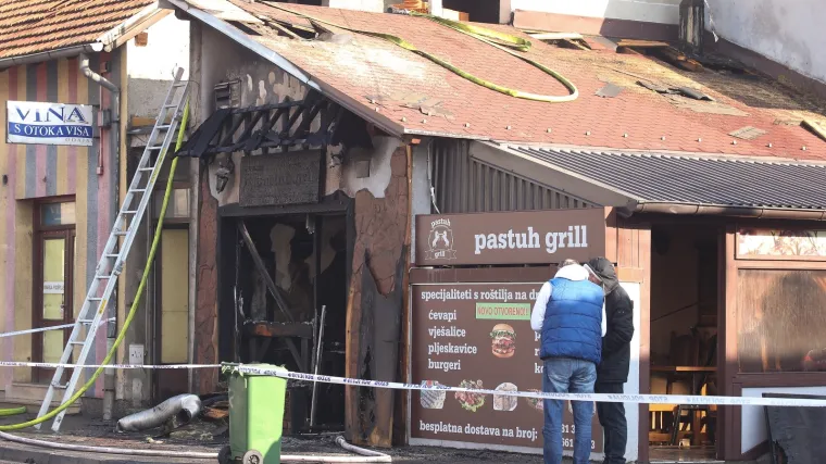 Izgorjela pečenjara, požar gasilo 12 vatrogasaca, jedna osoba lak&scaron;e ozlijeđena