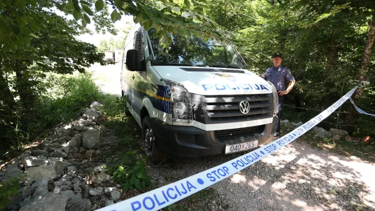 Policija zaustavila kombi s nekoliko desetaka migranata