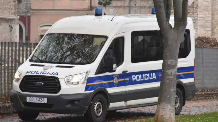 Biv&scaron;em pripadniku Alfi koji je pretukao kćer određen pritvor