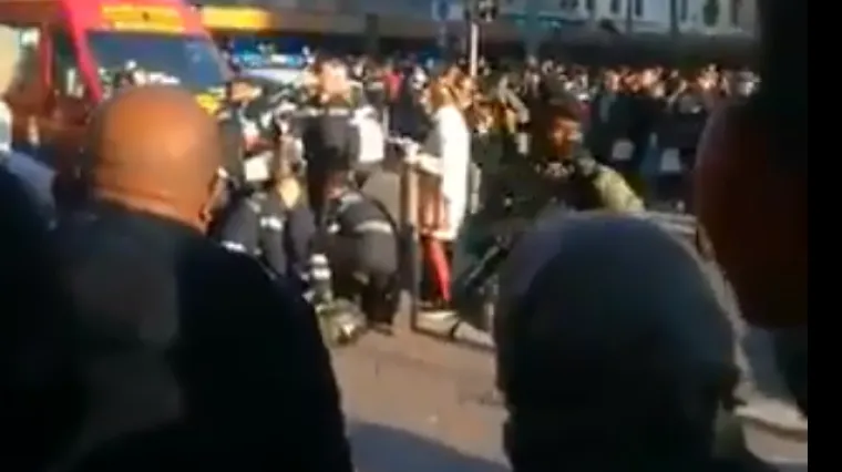 Policajci su pucali na napadača i ubili ga