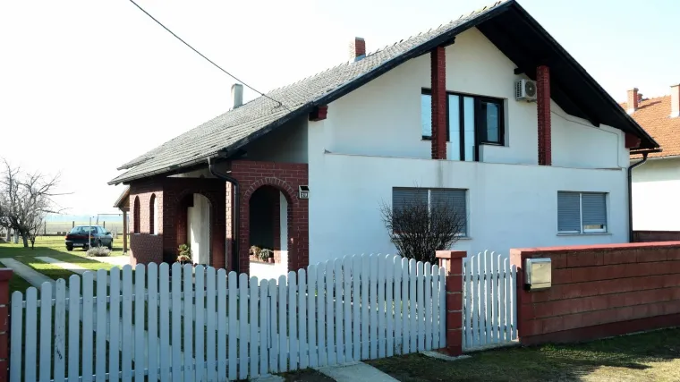 'Pu&scaron;tala je na džuboksu Mi&scaron;inu 'Noć ti dira crne kose' i govorila - to je Jasminina pjesma!'