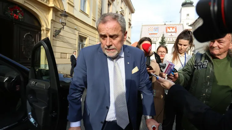 'Hanžekoviću su dali 173.552 slučajeva, a drugima gotovo ništa'