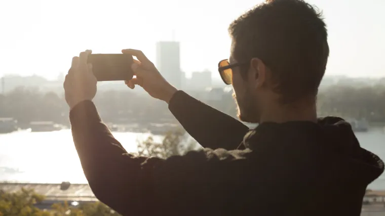 Poku&scaron;ao napraviti 'selfie' na rubu mosta pa pao s 15 metara visine: 'Nevjerojatno da nije slomio vrat'