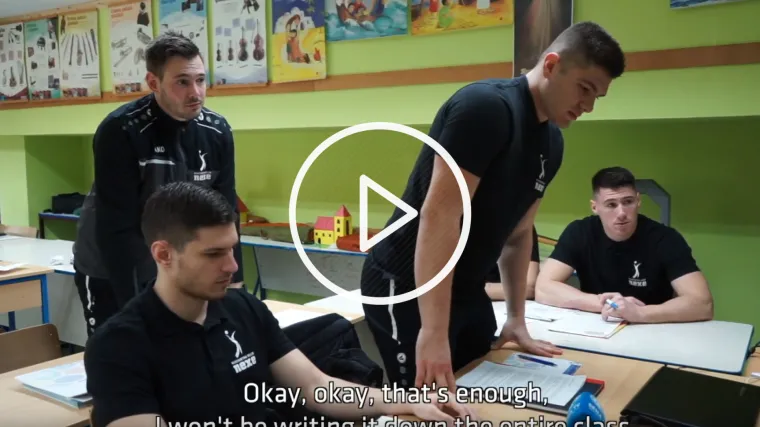 VIDEO Nexe snimio svoju verziju Večernje &scaron;kole, na katedri profesor Horvat, &Scaron;ipić i dru&scaron;tvo u klupama