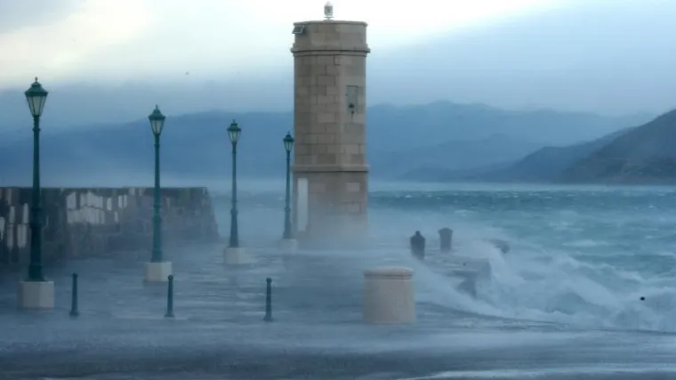 Za dobar dio zemlje uključio se crveni meteoalarm, zbog ovog bi mnogi vikend mogli provesti kod kuće