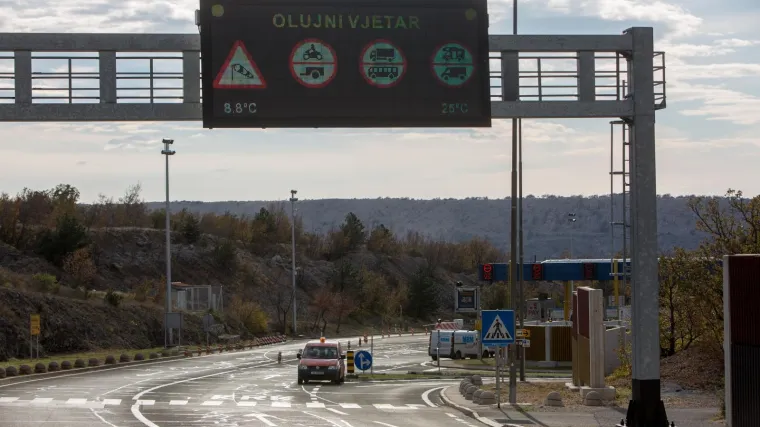 Kaos u BiH: Zbog olujnog vjetra ozlijeđeno nekoliko osoba, o&scaron;tećeno vi&scaron;e vozila i krovova kuća