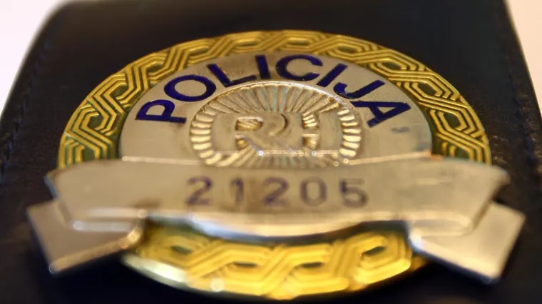 Na ma&scaron;karama ča&scaron;om razbio glavu mladiću: 'Policajcu i jo&scaron; petorici slijede prekr&scaron;ajna prijava'