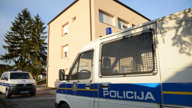 Divljaka našli skrivenog unuta bračnog kreveta