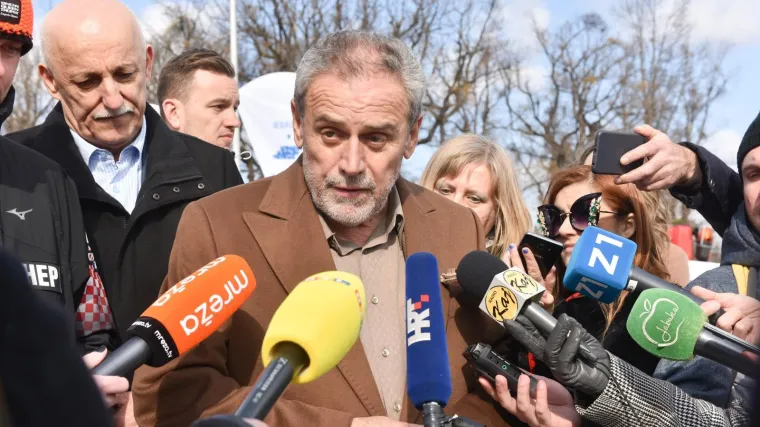 'Povećat ćemo i gospodinu Mikuliću i gospodinu gradonačelniku'