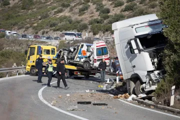 U sudaru cisterne, automobila i saniteta smrtno stradala jedna osoba
