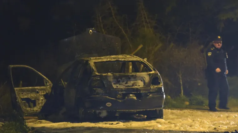 VIDEO Je li ga netko zapalio? U Zadru potpuno izgorio Renault Megane