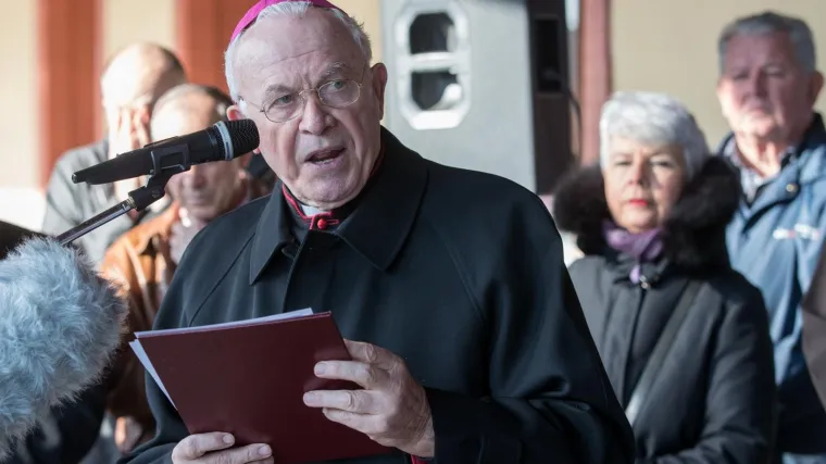 VIDEO Monsinjor Jezerinac: 'Od mesa abortirane djece rade najskuplje parfeme'