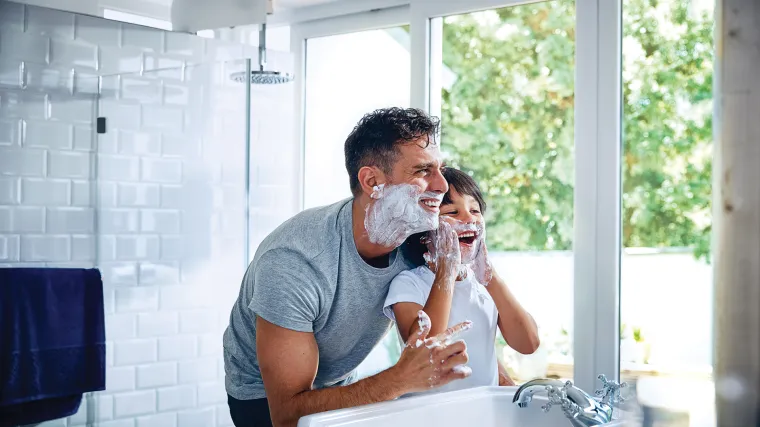 Skoro 80 % mladića pita tatu kako se brijati, ali ne traže savjet oko prvog spoja