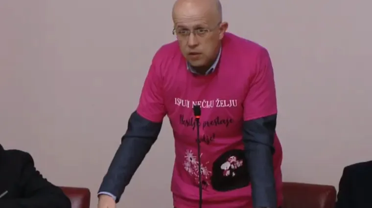 Incident u Saboru: 'Učenike nisu pustili u sabornicu zbog ružičastih majica'