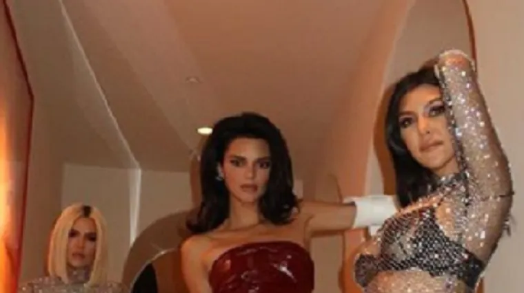 Pozirale polugole u prozirnim haljinama, fanovi izgubili glavu