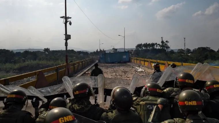 Iz kaotične Venezuele spas potražili u Kolumbiji