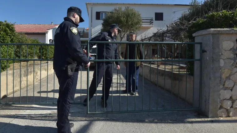 'Oni su problematična obitelj, a otac je naprosto luđak sam po sebi. Krvi je bilo posvuda'