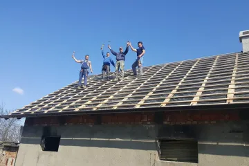 FOTO Ostao je bez svega u strašnom požaru, a nogometaši Sloge za dva tjedna su mu obnovili kuću