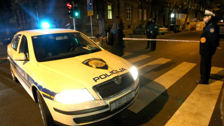 Izgubio je kontrolu nad autom i sletio van kolnika