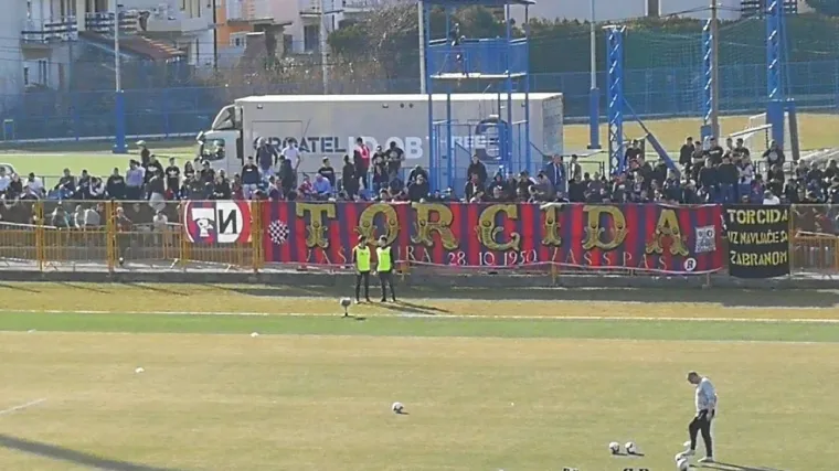 Kontroverzan potez Torcide: U Zapre&scaron;iću istaknuli obilježja Benficinih navijača