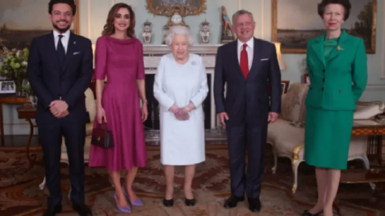 '&Scaron;to se kraljici dogodilo s rukom?'