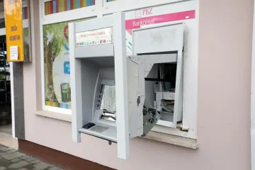 ZLOČIN POD OKRILJEM NOĆI: Nepoznati počinitelji u središtu Pisarovine razvalili bankomat