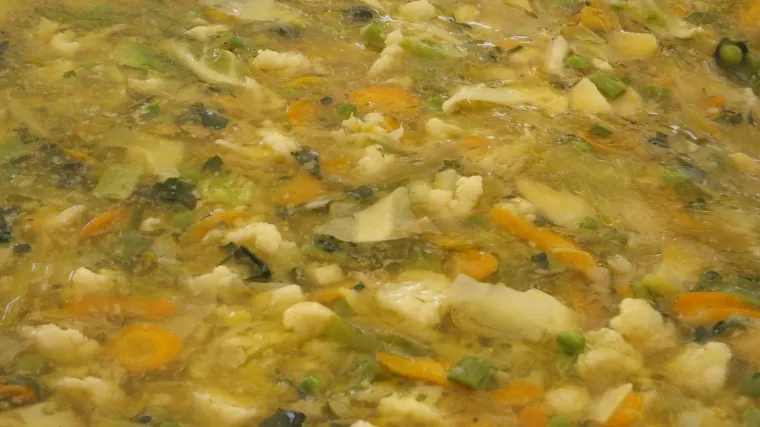 Užas na tanjuru! Djeca dobila za ručak 'mane&scaron;tricu' u kojoj su plivali crvi