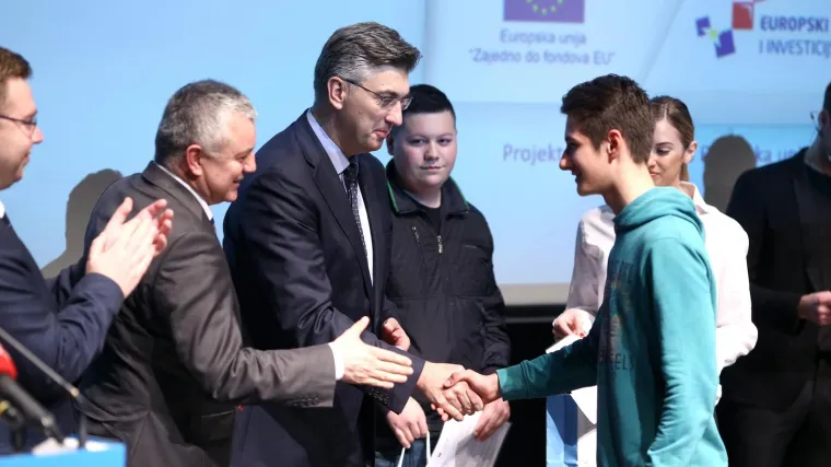 Vi&scaron;e od 27 milijuna kuna za 3017 učeničkih stipendija za deficitarna zanimanja