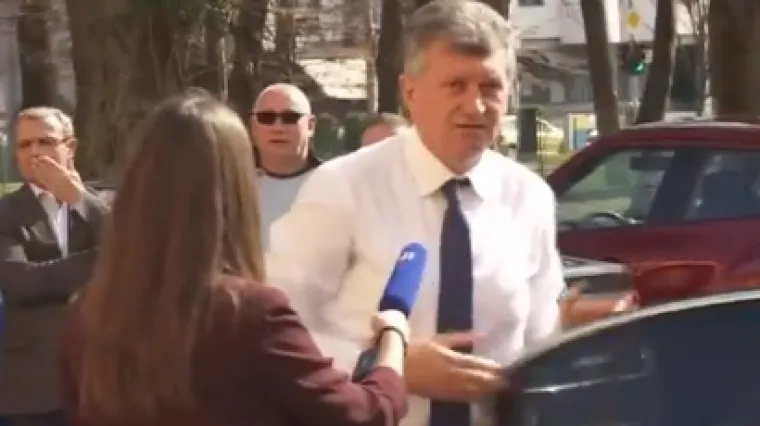 Ministar Kujundžić ima nevjerojatan prijedlog za novinarku koja mu je postavila legitimno pitanje