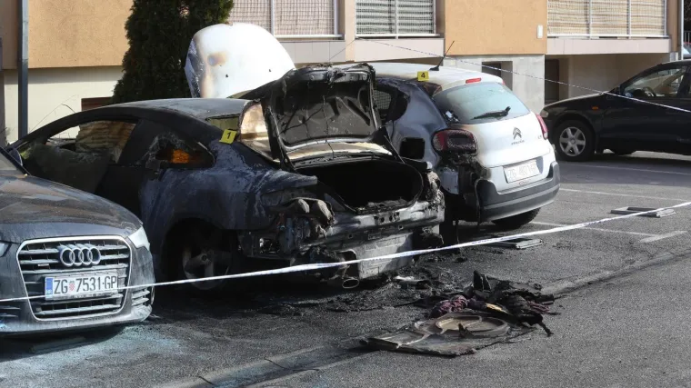 FOTO Vatrena stihija: Na Jaku&scaron;evcu gorjela tri auta; u Samoboru jedan namjerno zapaljen