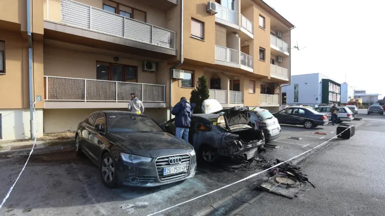Planuo automobil na parkirali&scaron;tu, vatra se pro&scaron;irila na jo&scaron; dva susjedna