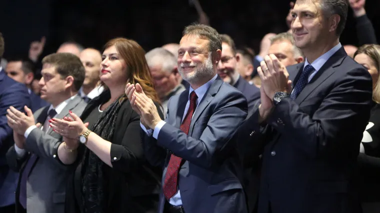 VIDEO Tulum u Gospiću: Pogledajte raspjevane i rasplesane Plenkovića, Jandrokovića, &Scaron;eksa...