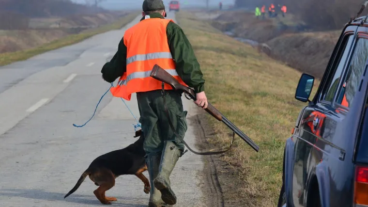 Nesreća u lovu: Hodao preko njive, spotaknuo se i sam sebi propucao stopalo