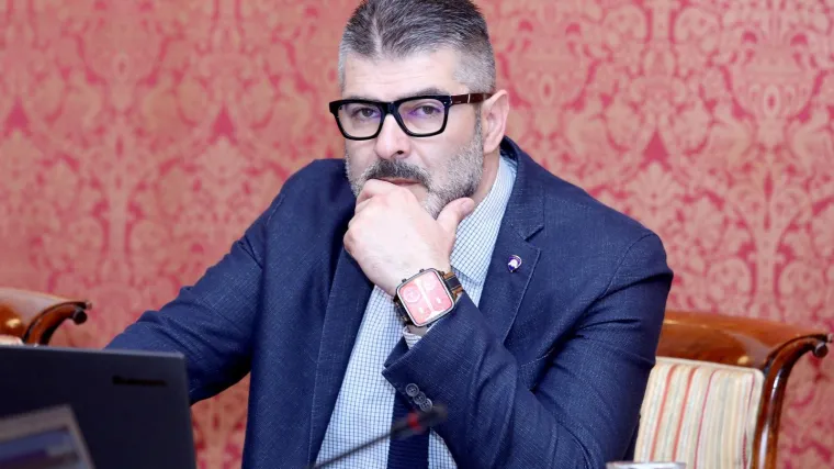 'HDZ stoji puno bolje nego &scaron;to anketa tvrdi'; ali za&scaron;to onda pumpaju toliki novac u Liku?