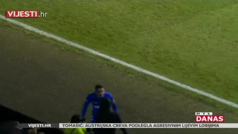 VIDEO Nastavljaju se neredi u &scaron;kotskom nogometu: Kapetan Rangersa umalo se potukao s navijačem