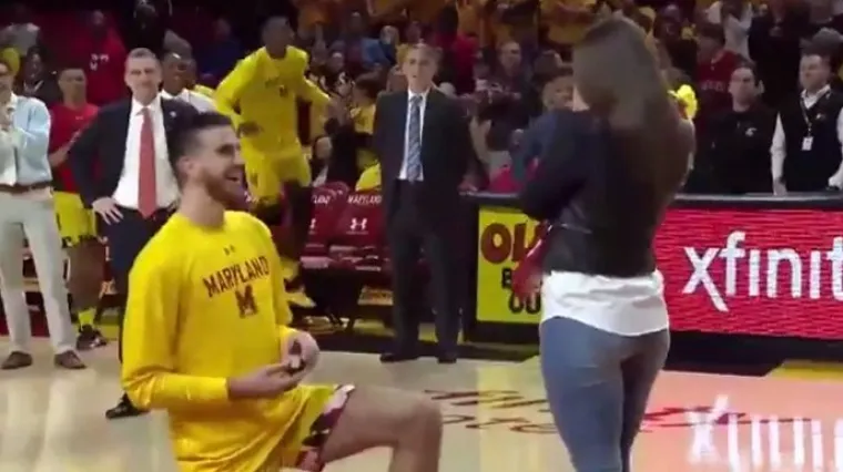 VIDEO 'Ti si moja tajna najveća': Pogledajte kako je Bender zaprosio djevojku pred punom dvoranom