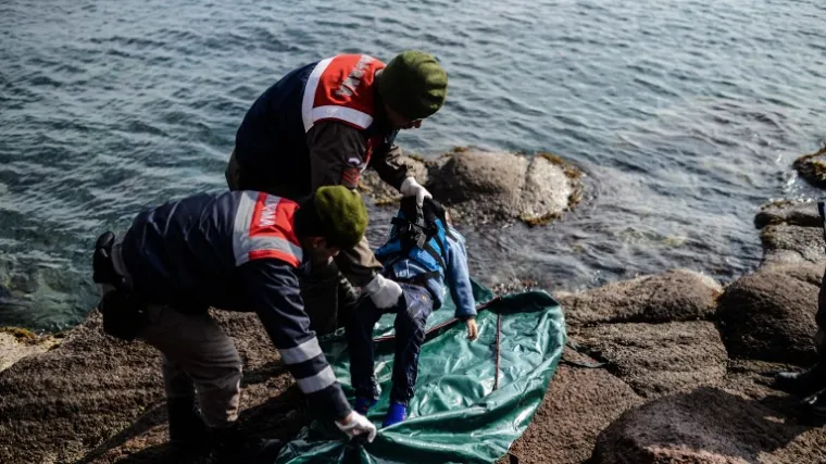 Na plaži Lezbosa pronađeno raspadnuto tijelo djevojčice bez glave