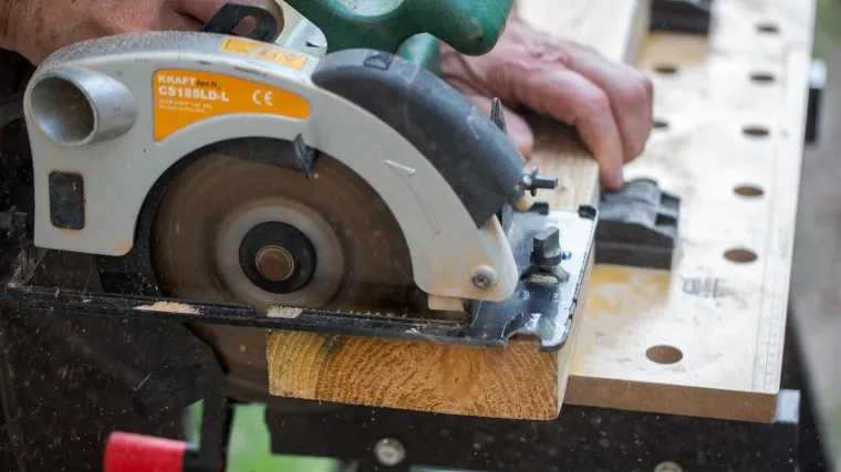 21-godi&scaron;nja Slovenka si odrezala &scaron;aku iznad zape&scaron;ća, poku&scaron;ala od osiguranja dobiti 383.000 eura