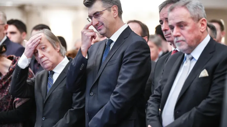 Sastanak koalicijskih partnera, SDSS nije do&scaron;ao: 'Pupovac radi cirkus'; I Vrdoljaku istekla vozačka