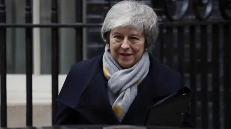 May zastupnicima: 'Glasajte za moj dogovor ili možda neće biti Brexita'