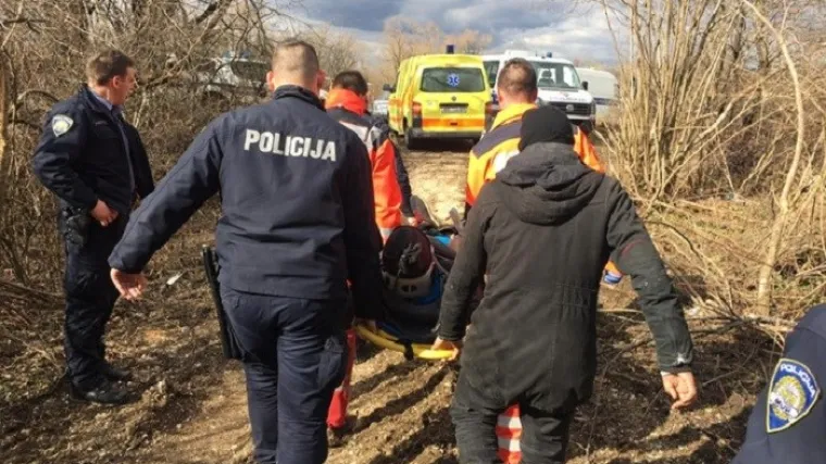 Zapomagao je: Policajci uz rijeku prona&scaron;li migranta sa slomljenom bedrenom kosti