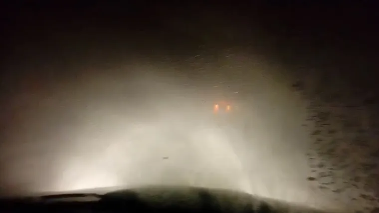 VIDEO Drama u Hercegovini: Deseci ljudi zarobljeni u snijegu, putnici u tri auta zamalo se smrznuli