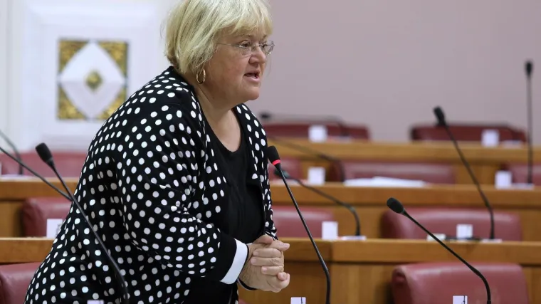 Povjerenstvo istražuje Mrak Taritaš: Dok je bila ministrica na račun ispita i predavanja dobila 52.256 kuna