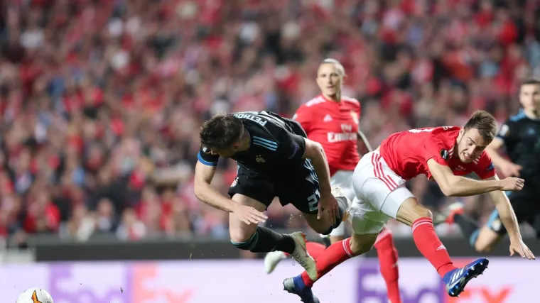 Je li Dinamo o&scaron;tećen za kazneni udarac: Pogledajte jo&scaron; jednom pad Petkovića u &scaron;esnaestercu