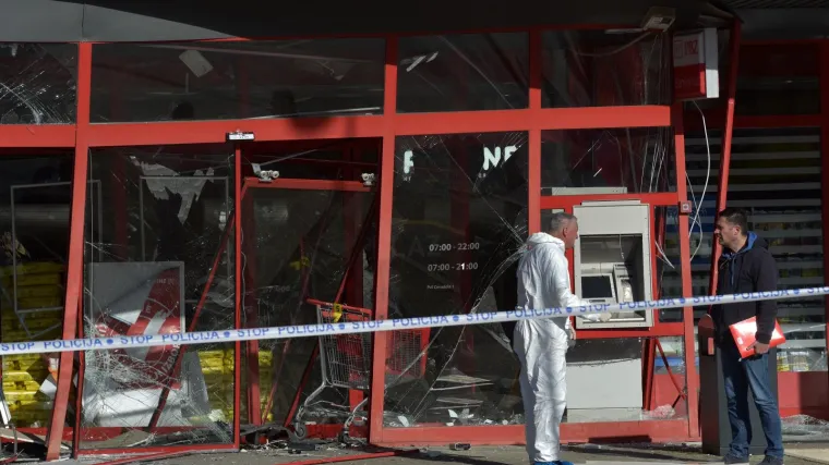 Eksplozivnom smjesom plina cijeli aparat izbacili iz leži&scaron;ta