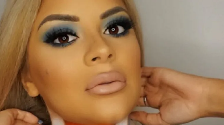 Vatrena navijačica prije utakmice oslikala tijelo u bojama omiljenog kluba